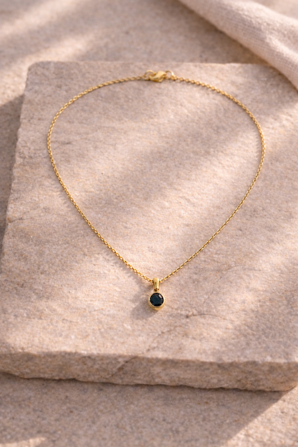 Collana pietra Nero Profondo - Luce Essenziale
